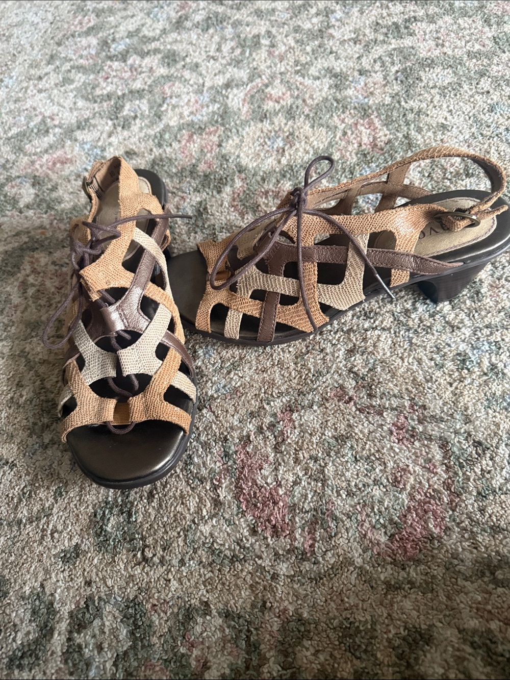 Aravon by New balance Women's  Slingback Miranda heels gladiator brown size 8